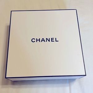 🖤Chanel Large 100% Authentic &  Unused - Empty CHANEL Gift Box